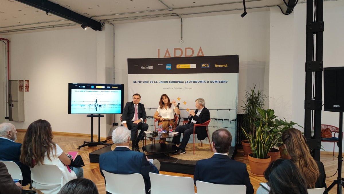 apeuropeos's tweet photo. Para hablar del futuro de la #UE nos acompañan el VP
@MargSchinas y el expresidente de @Europarl_EN
Enrique Barón. Modera la conversación @sromantv de @A3Noticias #hablamosdeeuropa https://t.co/X2Wn14f8vW
