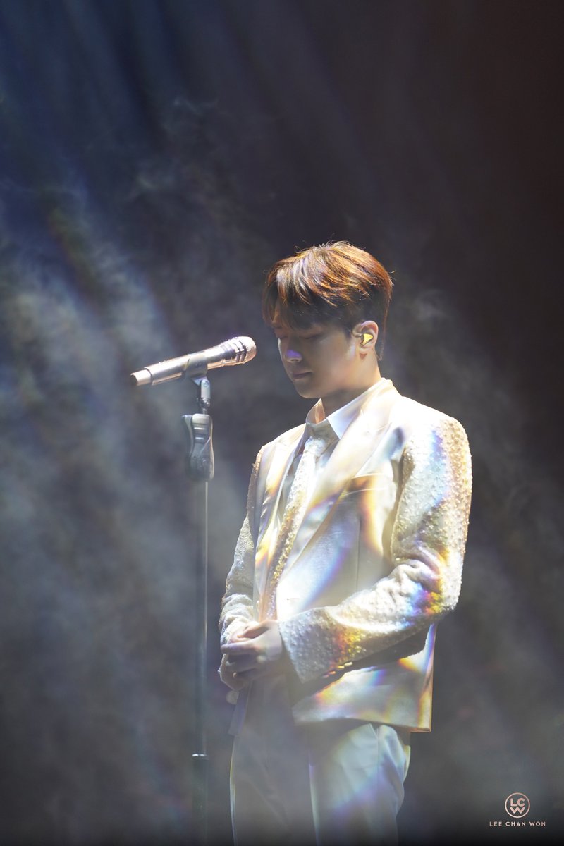 ChanWonOfficial's tweet photo. 📸 찬또그래퍼 📸

<찬가(燦歌)> 부산에서도
갓벽한 미모 자랑했던 찬원✨

찬원을 향한 뜨거운 응원으로
함께 공연을 즐겨주신
모든 분들께 감사드립니다🫶🏻

모든 사진은 👉🏻가수 이찬원 공식 팬카페👈🏻에서
만나실 수 있으니 많이 많이 찾아와주세요🥰

#이찬원 #LeeChanWon 
#찬가 https://t.co/gAL1mnZBXG