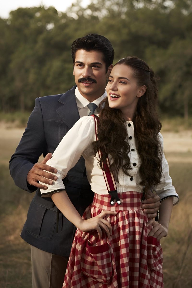 PTI_804PK1's tweet photo. Çalıkuşu bugün 11 Sene önce yayın hayatına başlamıştı🥹✨ FahBurum yaklaşık 11 sene önce tanıştılar🕊️🤍
#buraközçivit #fahriyeevcen #fahbur #çalıkuşu #ferkam https://t.co/OIqaV59s9a
