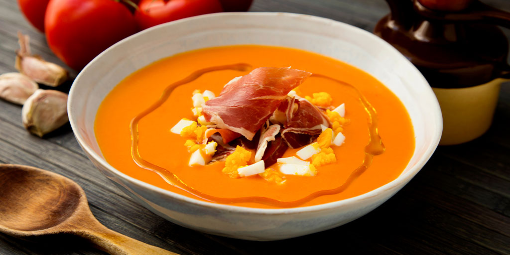 SpainInIsrael's tweet image. If you visit #Andalusia during summer, you are sure to find the most delicious tapas! 😋

Pescaíto frito, gazpacho and salmorejo are definitely the most beloved dishes! 🧡 What's your favourite? 😊⬇️

👉 bit.ly/3Y70EhK

#VisitSpain #SpainGastronomy @viveandalucia
