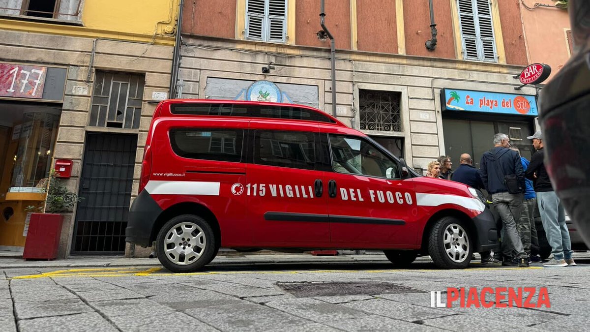 Via Roma, crolla un solaio nella notte: palazzina inagibile: Il cedimento non ha causato feriti. Tre delle otto famiglie sono impossibilitate a rientrare nella propria abitazione dlvr.it/TDcZWm