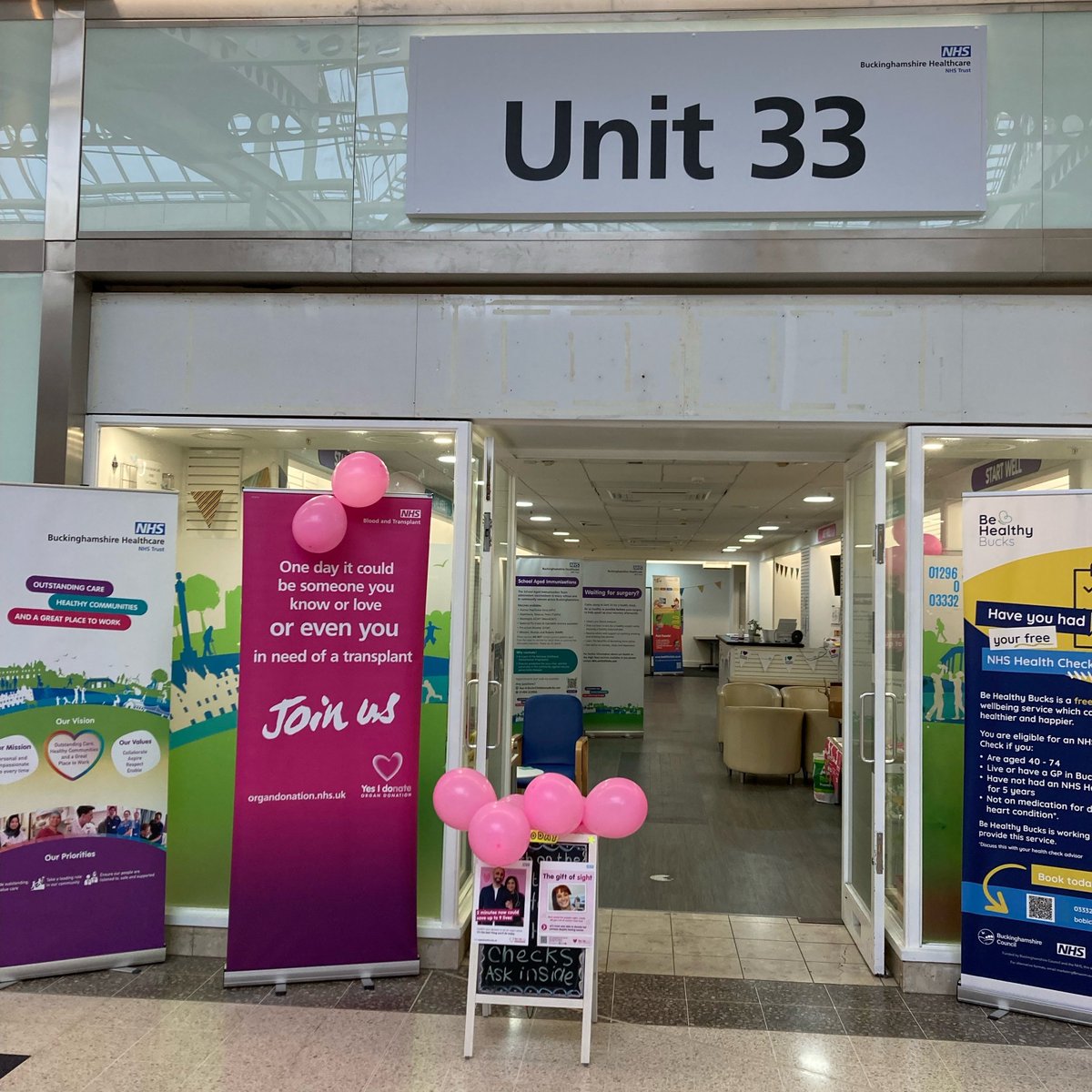Buckinghamshire Healthcare NHS Trust (@buckshealthcare) on Twitter photo Drop-in and see us at Unit 33 in Friars Square Shopping Centre this week to find out more about organ donation.
Our volunteers and Specialist Nurse for Organ Donation are on hand to answer any questions you may have 💗
#OrganDonationWeek <a href="/NHSOrganDonor/">NHS Organ Donation💗🫀🫁</a> <a href="/OdtSouth/">South Central ODT</a> Drop-in and see us at Unit 33 in Friars Square Shopping Centre this week to find out more about organ donation.
Our volunteers and Specialist Nurse for Organ Donation are on hand to answer any questions you may have 💗
#OrganDonationWeek <a href="/NHSOrganDonor/">NHS Organ Donation💗🫀🫁</a> <a href="/OdtSouth/">South Central ODT</a>