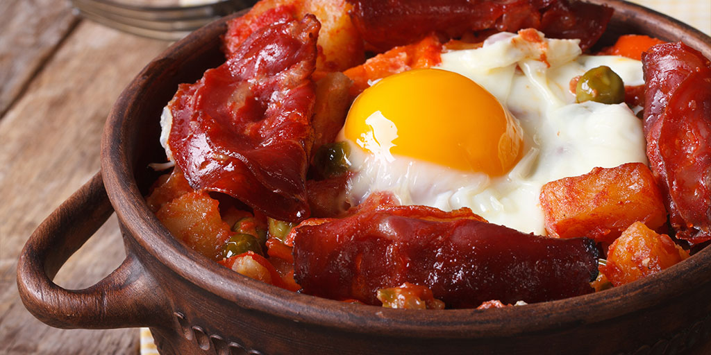 SpainInIsrael's tweet image. One of our favourite tapas in #Andalusia is huevos a la flamenca... 😋

This egg casserole is served all year round, and is perfect for when you want something quick and delicious! 🧡 Have you ever tried it?

👉 bit.ly/44rvOCU

#VisitSpain #SpainGastronomy @viveandalucia