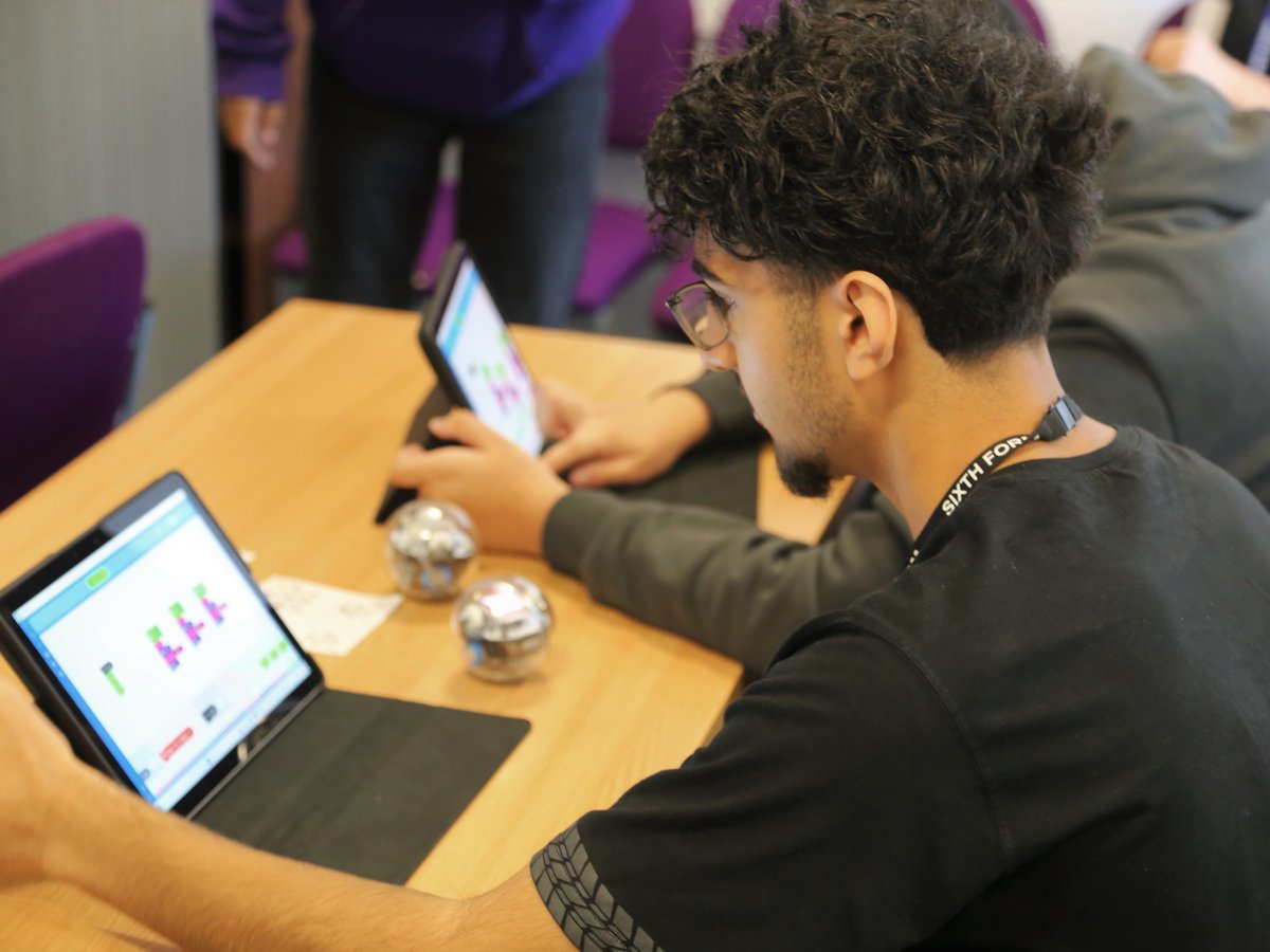 We have some more pictures coming through from our launch event for the CyberFirst £1000 Mega Scholarship event last Thursday. 🚀

@in4group led sessions across topics such as Virtual Reality, AI Technology, and Open-Source Intelligence.

#CyberFirst #MegaScholarship
