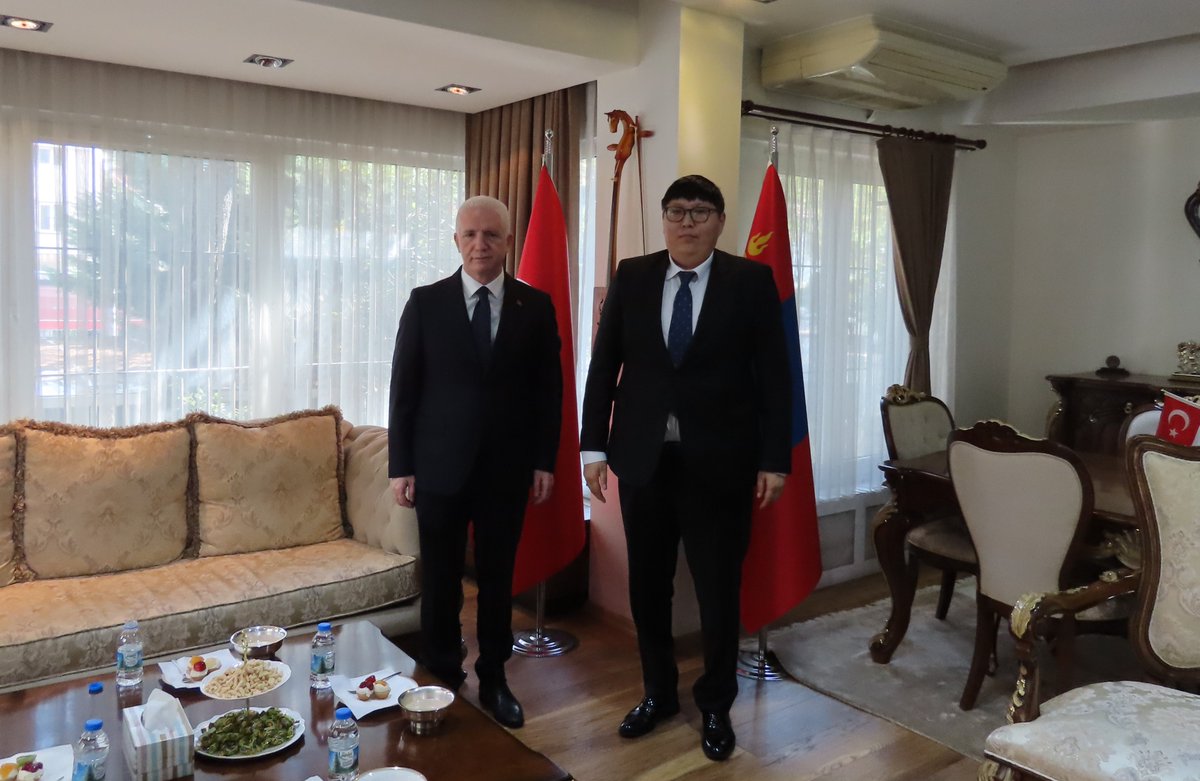 ИСТАНБУЛ МУЖИЙН ЗАХИРАГЧ Д.ГҮЛ ЕРӨНХИЙ КОНСУЛЫН ГАЗАРТ ЗОЧЛОВ 
Ерөнхий консул Д.Анхбаярын урилгаар Истанбул мужийн захирагч Давут Гүл Ерөнхий консулын газарт зочлов.  istanbul.consul.mn/post/2384