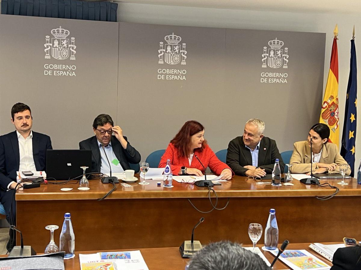 fssccoo's tweet photo. ➡️ La jornada continúa con el abordaje las grandes diferencias que existen para el colectivo TCAE en los diferentes países europeos, tanto en formación, como en salario y funciones

👉 Así como en qué medida les afectan los riesgos psicosociales 

https://t.co/azyuxmfnGn https://t.co/zcahL0oyX3