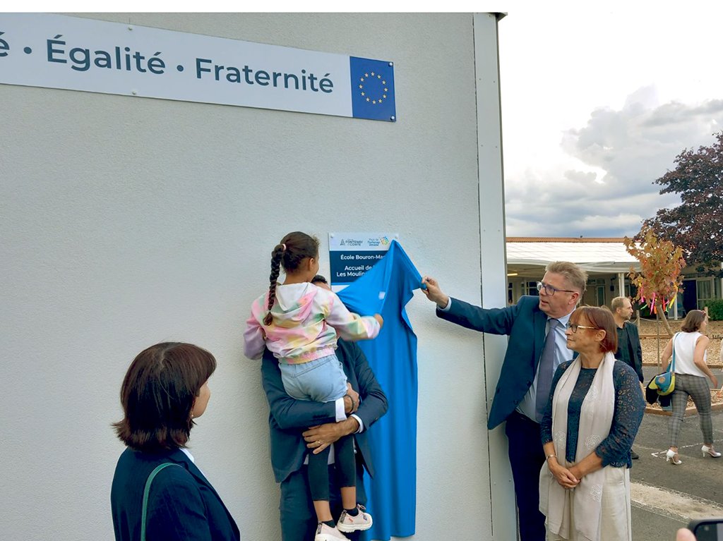 [RetourEnImages] Inauguration de l'école Bouron-Massé à Fontenay-le-Comte et de l'accueil de loisirs "Les Moulins enchantés" par Gérard Gavory, <a href="/PrefetVendee/">Préfet de la Vendée 🇫🇷</a>, Elisabeth Farina-Berlioz, directrice académique <a href="/acnantes/">Académie de Nantes</a>, Michel Pezas, président du CA <a href="/cafdelavendee/">Caf Vendée</a> , Leslie Gaillard