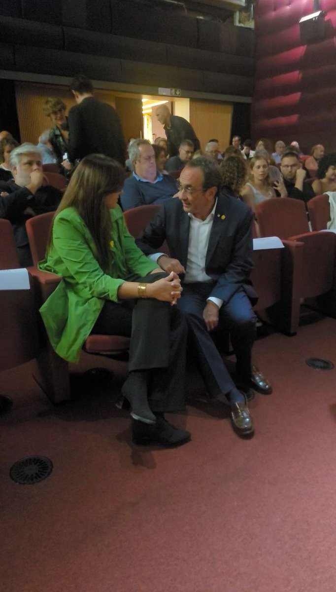 LauraBorras's tweet photo. Ahir vam acompanyar @boye_g i família en la preestrena del documental “Enemigo público”, de Sebastián Arabia. Se’n surt amb mal de panxa perquè sembla una història de terror que, per desgràcia, és ben real. I amb l’admiració reforçada per la seva força, tenacitat i intel·ligència https://t.co/c0DOAIaCX9