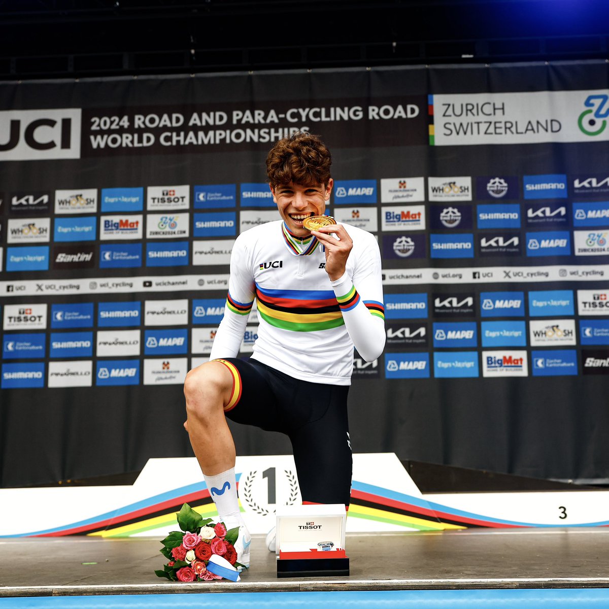 ivanromeo_03's tweet photo. Campeón del Mundo…🌈🌍

Día perfecto… semana perfecta… y salió 🧠

Muchas, muchas horas de trabajo para llegar a este mundial mejor que nunca, tanto mías como de toda mi familia y equipo. Pero ahora todo merece la pena 🌈😁

Gracias a todos por el apoyo incondicional, esto es solo el comienzo 🤞🏻🙌🏻

@Movistar_Team | @RFECiclismo

@PhotoGomezSport | @GettyImages