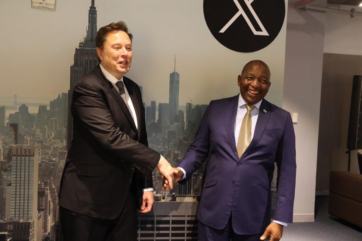 MatekaneSam's tweet photo. Today, I had the pleasure of meeting with Elon Musk to discuss advancing connectivity in Lesotho. We are committed to exploring innovative solutions to improve internet access and bridge the digital divide for our people. Exciting developments lie ahead. https://t.co/PbYRmmIrak