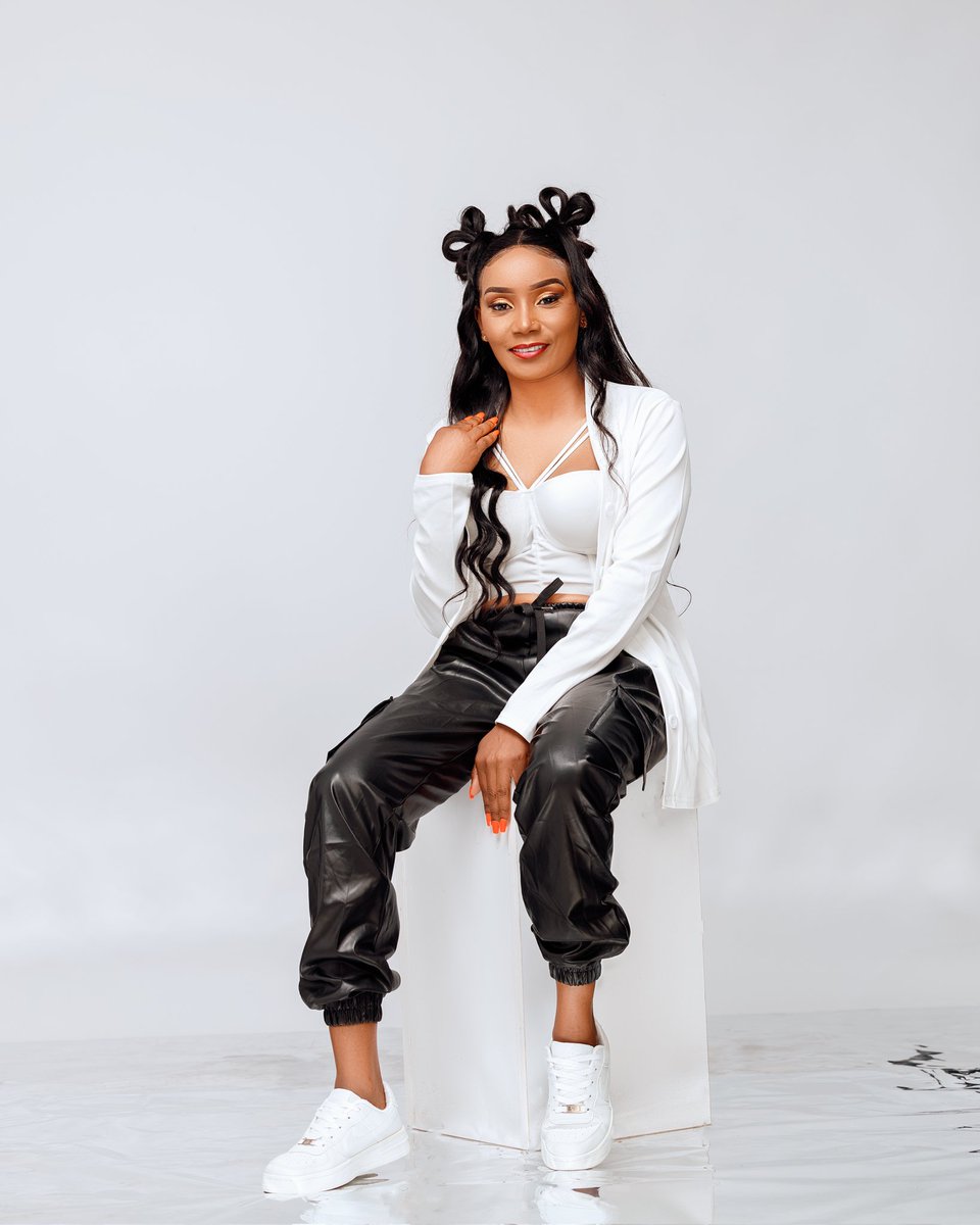 happy happy birthday to me..🎂🎂🥂

..on this special day i celebrate the person i have become..and the person i look foward to be 🥂....and to our Almighty God thankyou for giving me another year of my life...i thank him for his endless love...favour and grace.
Happy birthday