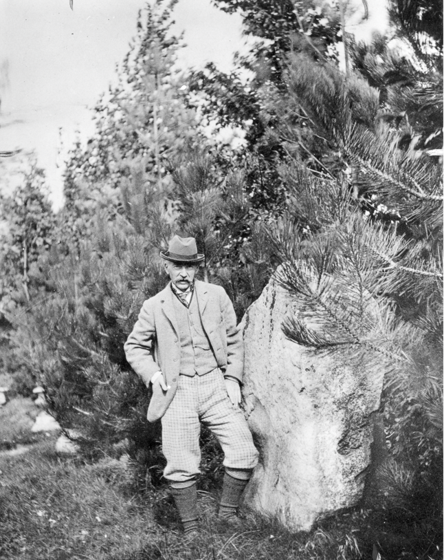 HistoricEngland's tweet photo. A Neolithic site under Max Gate, home of author Thomas Hardy, is now protected. 👏

It's one of Dorchester’s earliest archaeological sites, dating back over 5,500 years.

Hardy began excavations in the 1880s, revealing ‘The Druid Stone’.

➡️ https://t.co/m99i3eCRCW

@NatTrustArch https://t.co/t6jfrz9Bmd