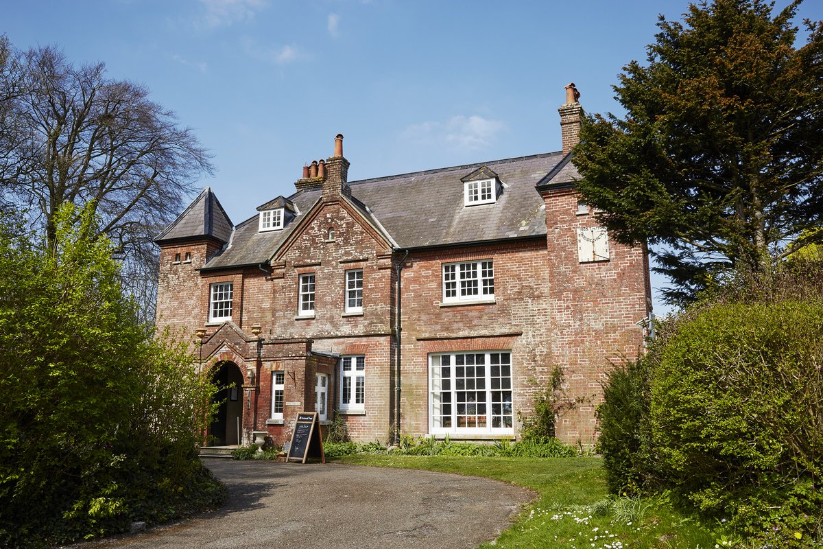 HistoricEngland's tweet photo. A Neolithic site under Max Gate, home of author Thomas Hardy, is now protected. 👏

It's one of Dorchester’s earliest archaeological sites, dating back over 5,500 years.

Hardy began excavations in the 1880s, revealing ‘The Druid Stone’.

➡️ https://t.co/m99i3eCRCW

@NatTrustArch https://t.co/t6jfrz9Bmd