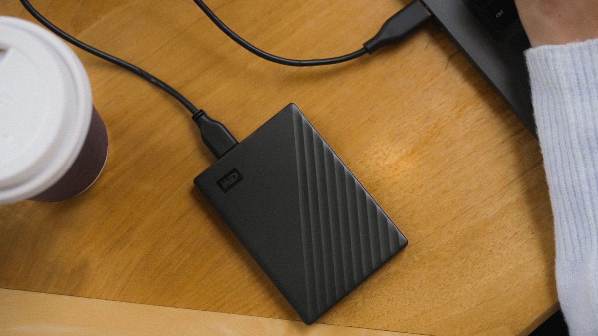 dterminalIN's tweet image. Maximize Your PC Storage: Essential Gadgets to Combat Storage Shortages

With our growing dependence on electronic devices, reliable storage solutions have become indispensable for us.

Read More👉digitalterminal.in/device/maximiz… 

#WesternDigital #StorageSolutions #LaptopTips