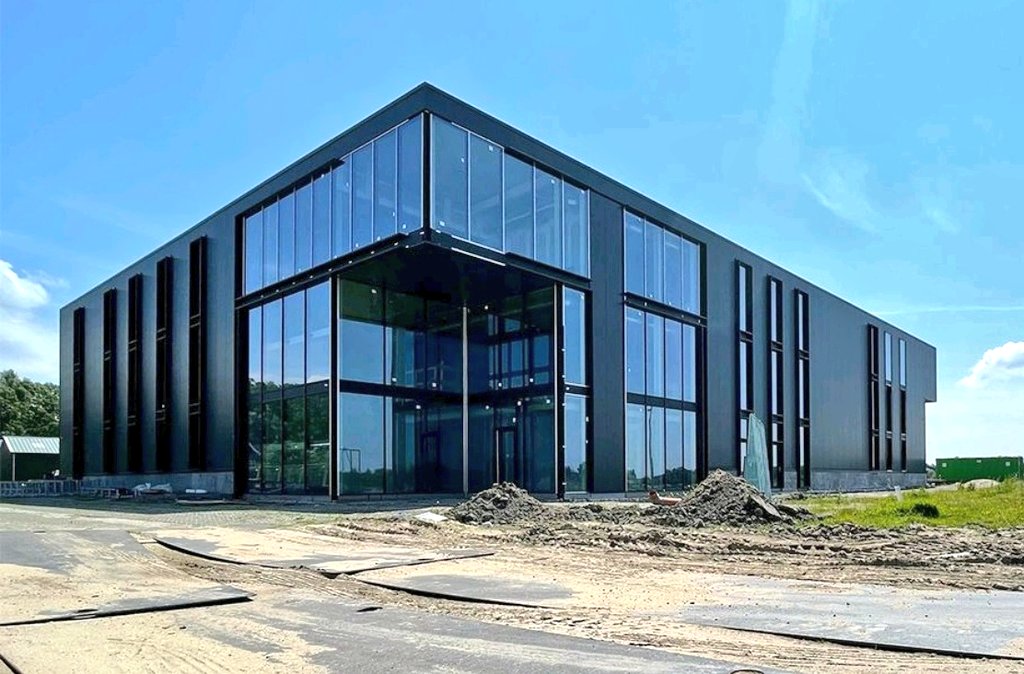 Als het aan de bestuurders ligt verdwijnt deze horizon, dit prachtige historische landschap vol leven #Lutkemeerpolder
 <a href="/arjenlubach/">Arjen Lubach</a> <a href="/vpro/">vpro</a>   een hilarisch item over de lelijkheid die ons land domineert 
youtu.be/tfYtb2_5-Ok?fe…
Links horizon wordt vernietigd 
Rechts net opgeleverd