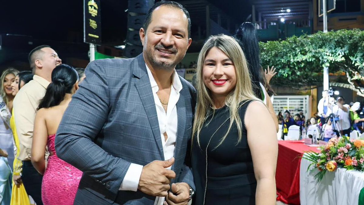 cnvisionecu's tweet photo. ¡𝗡𝗼𝗰𝗵𝗲 𝗱𝗲 𝗴𝗹𝗮𝗺𝗼𝘂𝗿 𝗲𝗻 𝗹𝗮 𝗽𝗿𝗲𝘀𝗲𝗻𝘁𝗮𝗰𝗶𝗼́𝗻 𝗱𝗲 𝗹𝗮𝘀 𝗰𝗮𝗻𝗱𝗶𝗱𝗮𝘁𝗮𝘀 𝗮 𝗥𝗲𝗶𝗻𝗮 𝗱𝗲 𝗡𝗮𝗿𝗮𝗻𝗷𝗮𝗹 𝟮𝟬𝟮𝟰! ✨🎶

#AlcaldíaDeNaranjal #ContigoSiempre #FiestasOctubrinas #ReinaDeNaranjal2024 https://t.co/eEwfgPAzfX