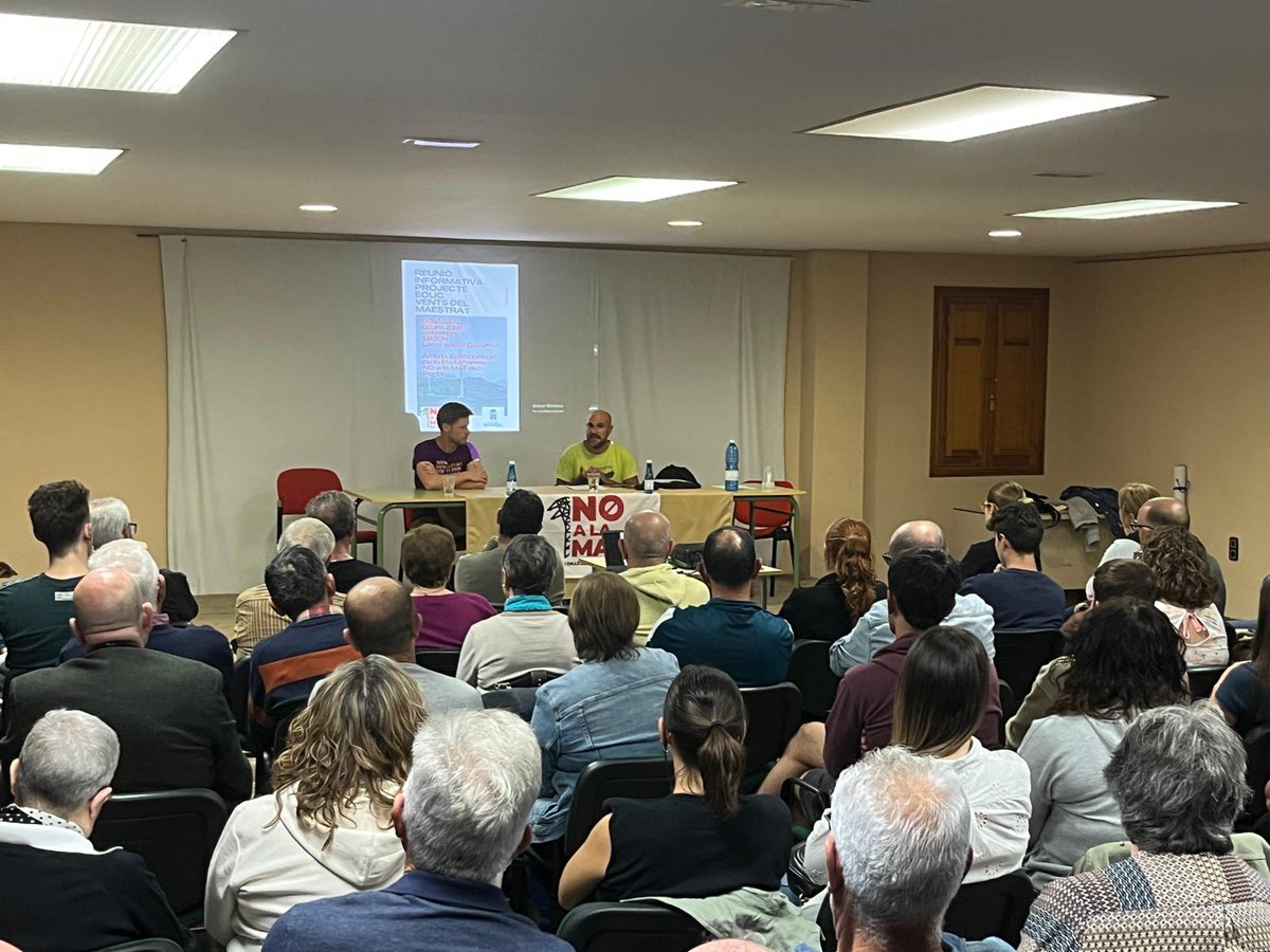 ‼️Gran èxit de participació en la xarrada informativa d'ahir a #Benassal sobre el macroprojecte "Vents del Maestrat" i les afeccions del colonialisme energètic a la comarca

▶️<a href="/AjBenassal/">AjuntamentBenassal</a>, veïnat i afectats van deixar ben clar que aniran totes a una, i eixa és la millor notícia😍
