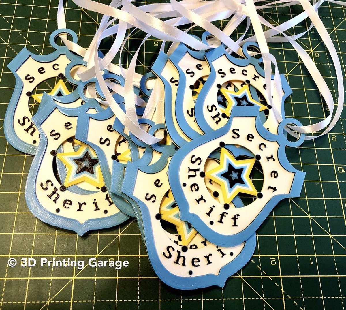 Ready for birthday party.
Designed in Tinkercad, printed with MK3.

#3dprinting #i3mk3s #3DPrintingGarage #3dimpression #3Dпечать #impresora3D #3DDruck #police #badge