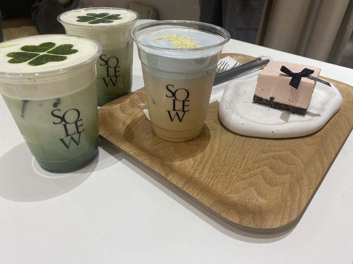 fb_colorful's tweet photo. いとこ達と行ってきた!
可愛いお店"(∩>ω<∩)"
#SOLEW https://t.co/3sIwhwf1CU