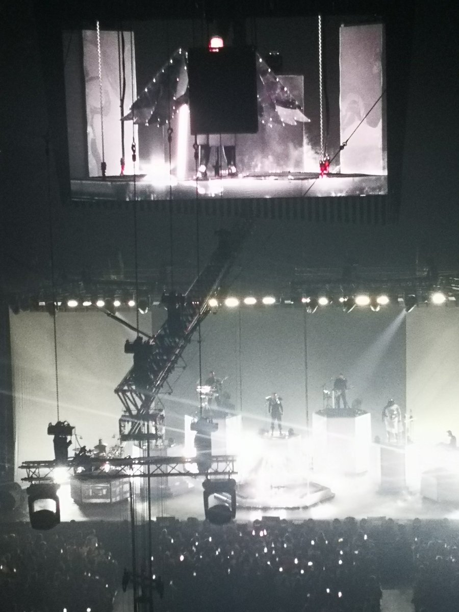 D_Donguy's tweet photo. @LDLC_Arena Très déçu du concert de @Slimaneoff : visibilité réduite depuis nos places devant la scène, malgré un prix identique aux autres. Expérience gâchée en famille. #ConcertSlimane #Déception https://t.co/a7jqFeCfW8