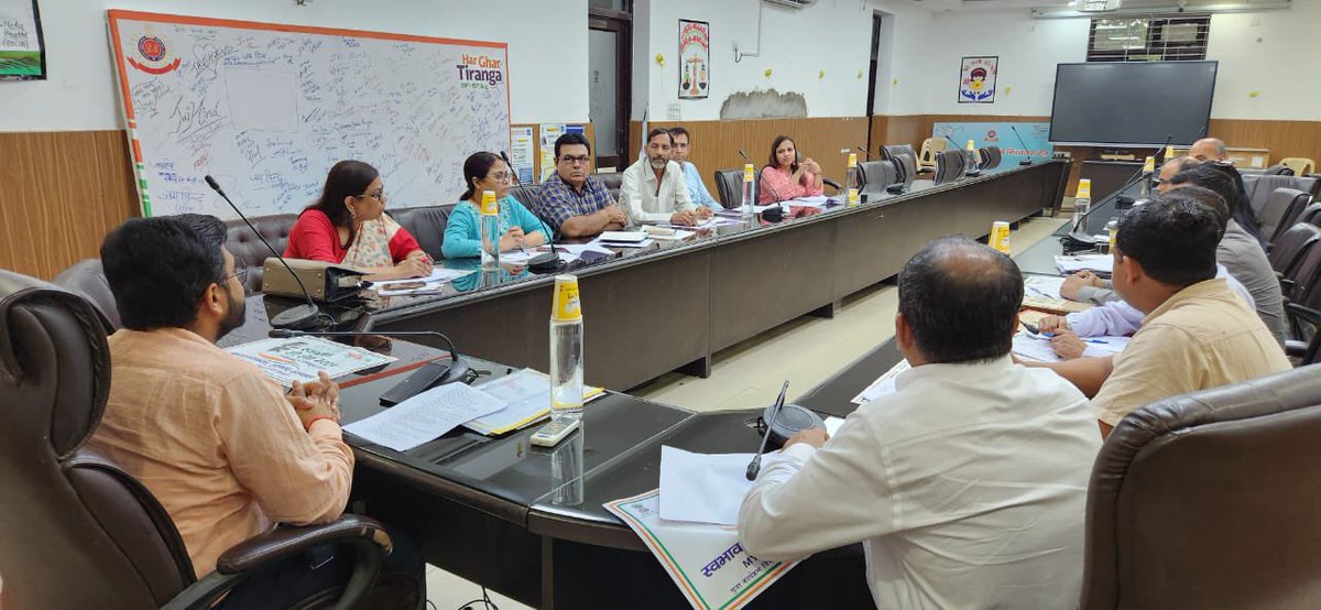 MYBharatHQ's tweet photo. A meeting regarding Swachhta Hi Sewa campaign conducted by NYK CENTRAL DELHI under the Chairmanship of Sh. Atul Pandey , ADM,Central Delhi District in which all the line departments were present.@mansukhmandviya @khadseraksha @YASMinistry @mybharatgov https://t.co/KrRgO8uYTs
