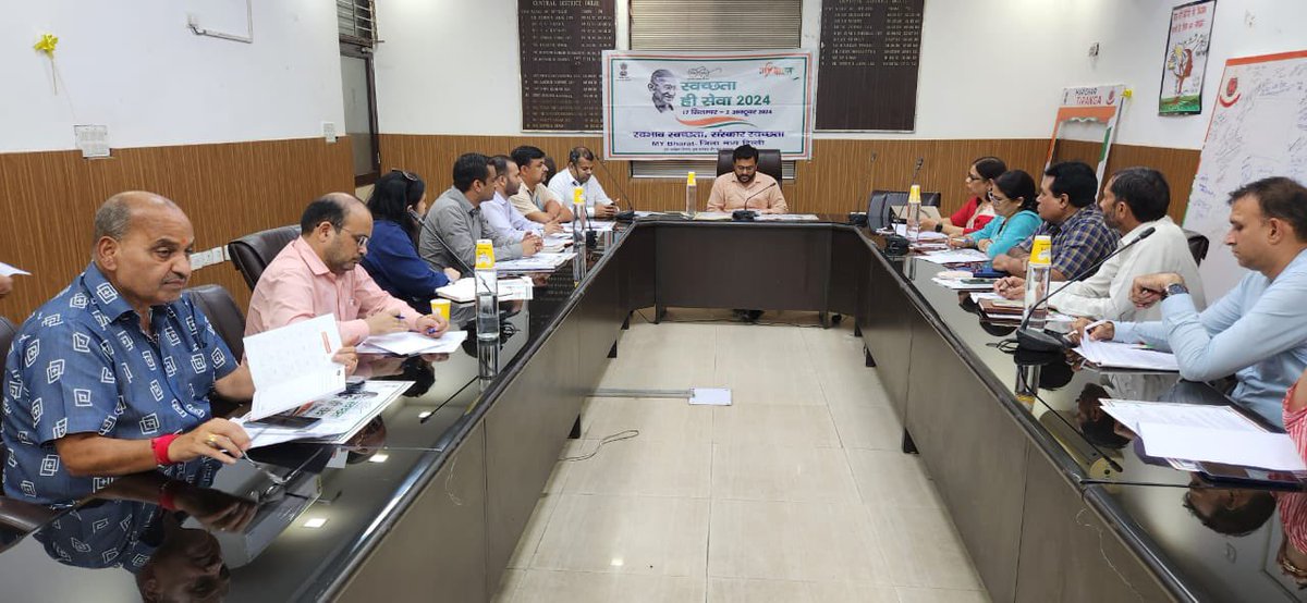 MYBharatHQ's tweet photo. A meeting regarding Swachhta Hi Sewa campaign conducted by NYK CENTRAL DELHI under the Chairmanship of Sh. Atul Pandey , ADM,Central Delhi District in which all the line departments were present.@mansukhmandviya @khadseraksha @YASMinistry @mybharatgov https://t.co/KrRgO8uYTs