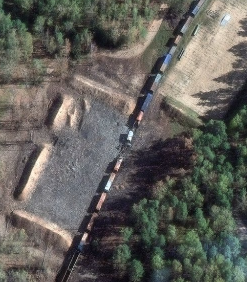 RoadtoMars9's tweet photo. It appears that Ukrainian forces struck the russian ammo depots in #Toropets and #Tikhoretsk while trains were transporting ammo there, as show by Maxar image with destroyed train.
Follow for Ukraine news!
#tver #Krasnodar #ammo #drone #Ukraine #UkraineWar #UkraineRussiaWar️️ https://t.co/FYPyMbm4U2