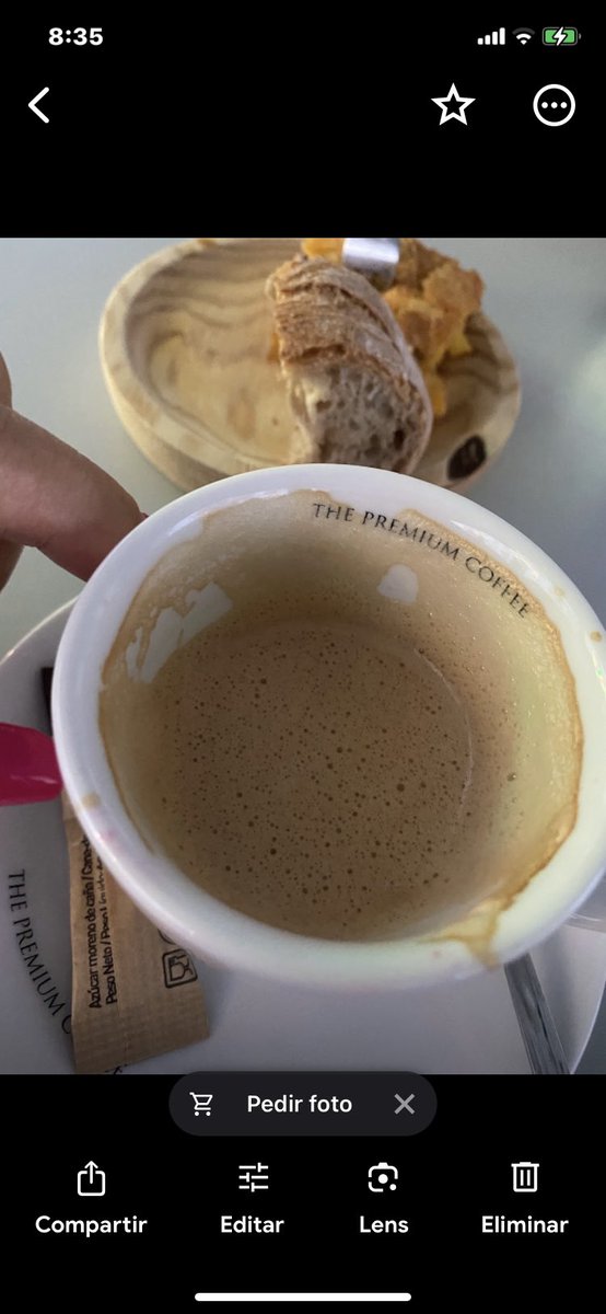 Buen día y un maravilloso martes.

Mi café ☕️ y tu beso 💋