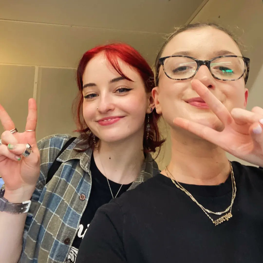 Literature at YSJU (@ysjlit) on Twitter photo 🚨 NEW PODCAST!🚨
<a href="/maddisonwarley/">madz</a> & <a href="/bench_keys/">rachel</a> have teamed up to host the new, OFFICIAL podcast of <a href="/YSJLit/">Literature at YSJU</a> & <a href="/YSJWriting/">York Centre for Writing</a>
"EP1. You Have Arrived", feat guest <a href="/elementaladam/">Adam James Smith</a> is out now & full of tips for starting uni:
blog.yorksj.ac.uk/englishlit/int… #booktwt #booktwitter 🚨 NEW PODCAST!🚨
<a href="/maddisonwarley/">madz</a> & <a href="/bench_keys/">rachel</a> have teamed up to host the new, OFFICIAL podcast of <a href="/YSJLit/">Literature at YSJU</a> & <a href="/YSJWriting/">York Centre for Writing</a>
"EP1. You Have Arrived", feat guest <a href="/elementaladam/">Adam James Smith</a> is out now & full of tips for starting uni:
blog.yorksj.ac.uk/englishlit/int… #booktwt #booktwitter