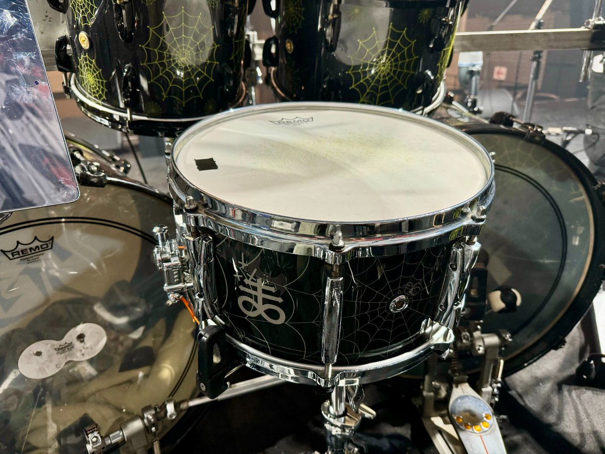 pearl_drum's tweet photo. ジャパニーズメタルフェス「大冠祭」が今年も開催され、Pearlアーティストからは、
SEX MACHINEGUNS / トーマスさん
バックドロップシンデレラ / 鬼ヶ島一徳さん
そして、THE冠 の YOUTH-K!!! さん(@YOUTH_K_BPM13)がご出演！

YOUTH-K!!!さんと言えば、スカルスパイダーのドラムキット🥁
メイプル＋内面カーボンクロスのシェルで、メタルサウンドの中でも存在感抜群でした‼️

#大冠祭2024
#YOUTH_K_BPM13
#bonjiiiiiiiiii
#onigashima1
#pearldrums
#SABIAN