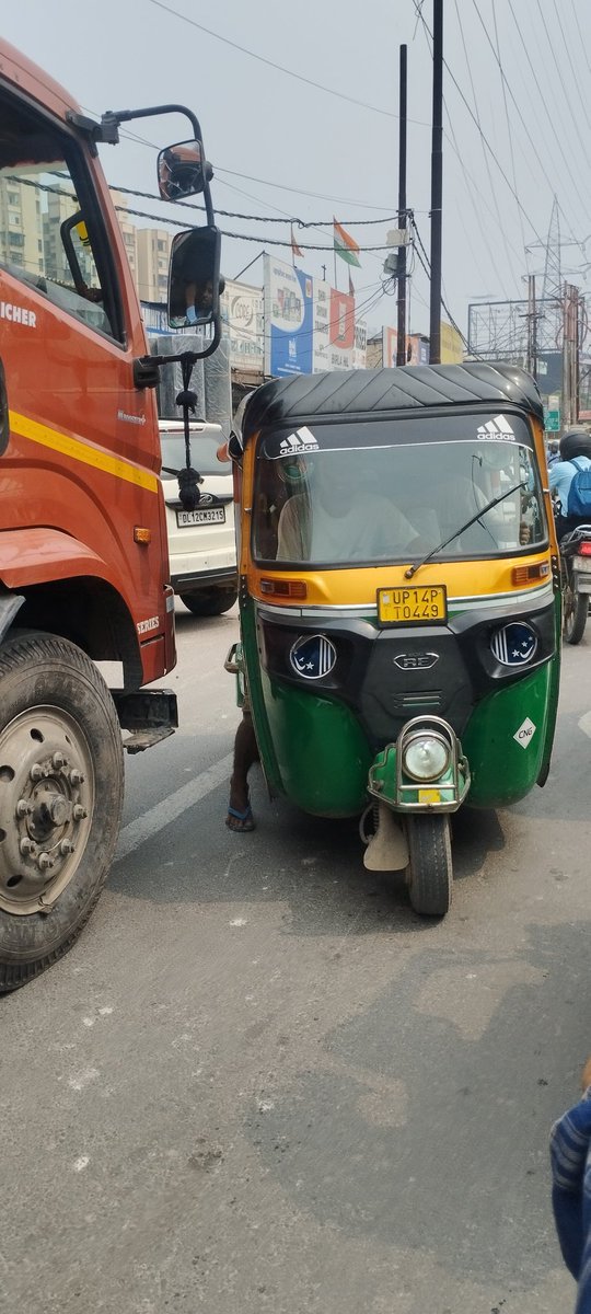 gaurinath's tweet photo. दोपहर ��२ बजे दी गई लोकेशन पर  ट्रैफिक खराब करते वाहन 
@Gzbtrafficpol
@NHAI_Official

https://t.co/WnNTmvPh4s https://t.co/BzrtHRUNgk