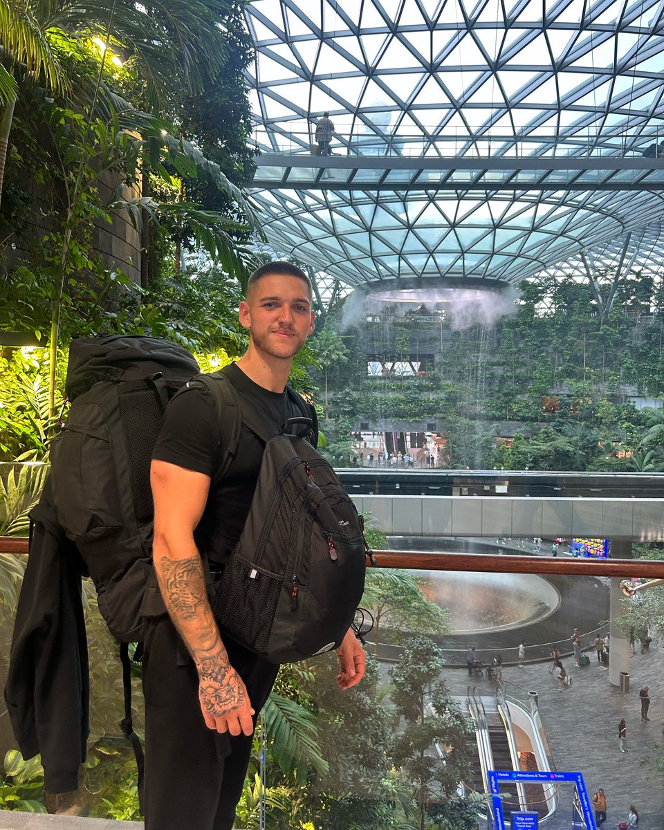 tomnewman00's tweet photo. Singapore🇸🇬 Stop 1 https://t.co/v24KxH0Qga