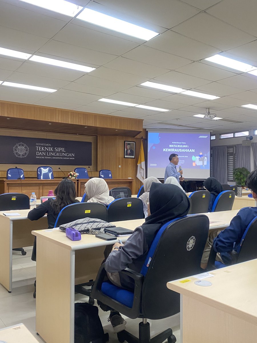 hapisyantoo's tweet photo. vibesnya kyk balik ke kelas 12 mau UTBK ada motivasi-motivasi gitu😖 https://t.co/GPMz5ipPlP