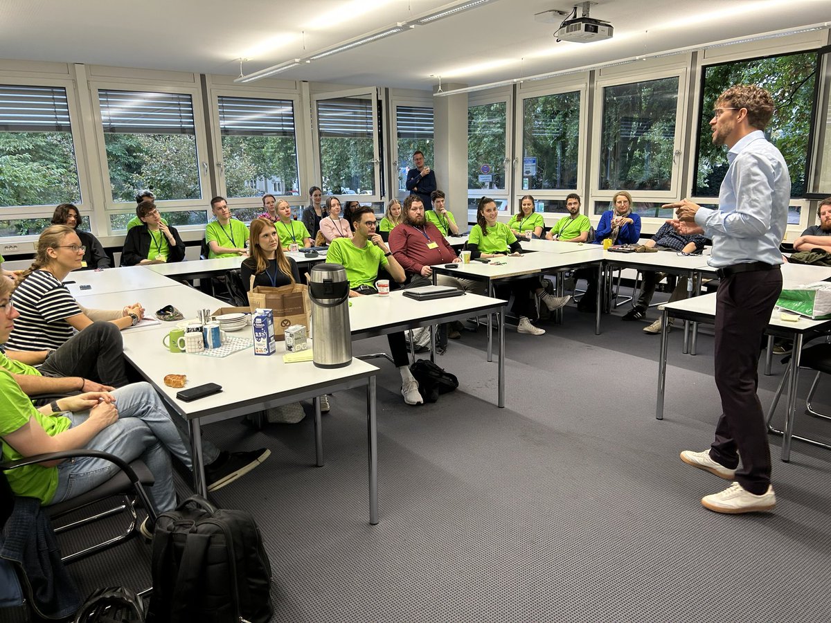 Nach zwei Jahren Vorbereitung beginnt heute der 29. Wissenschaftliche Kongress der <a href="/dvpw/">DVPW</a> #dvpw2024 zum Thema #Polykrise an der <a href="/uniGoettingen/">Uni Göttingen</a>!
Am <a href="/ipol_goettingen/">Institut für Politikwissenschaft Göttingen</a> freuen wir uns auf die &gt; 1200 Teilnehmenden, sagen Danke an alle helfenden Hände und wünschen einen guten Verlauf! 🤞🏻