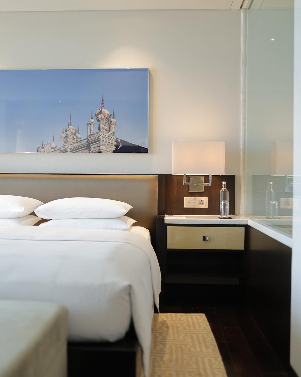 ParkHyattHyd's tweet photo. Comfort and care embellish each fold of fabric in our rooms and suites.
Your perfect sanctuary beckons and a peaceful spacious stay is yours.

#ParkHyattHyderabad #ParkHyatt #WorldOfHyatt #LuxuryIsPersonal #Hyderabad https://t.co/uPxmOmpPC8