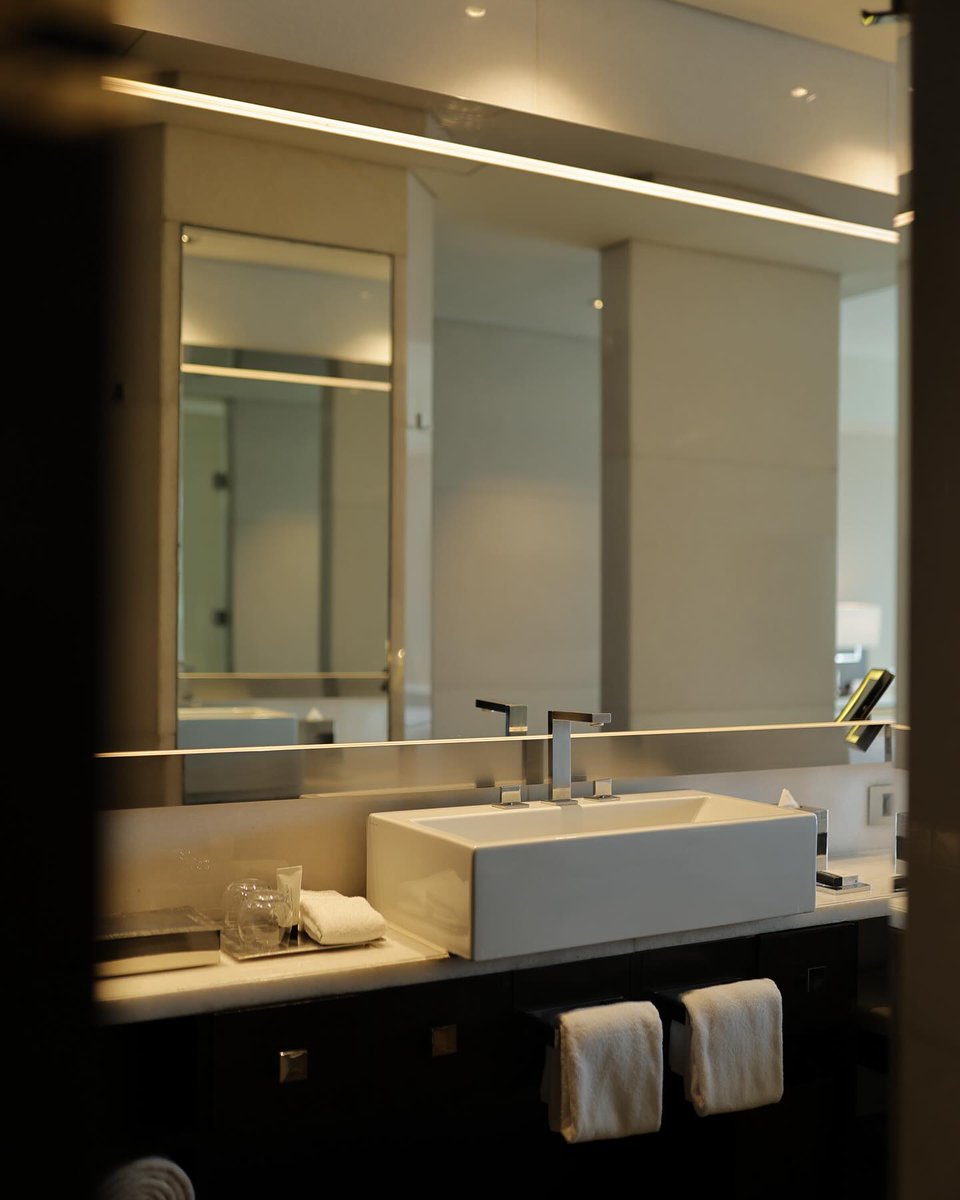 ParkHyattHyd's tweet photo. Comfort and care embellish each fold of fabric in our rooms and suites.
Your perfect sanctuary beckons and a peaceful spacious stay is yours.

#ParkHyattHyderabad #ParkHyatt #WorldOfHyatt #LuxuryIsPersonal #Hyderabad https://t.co/uPxmOmpPC8