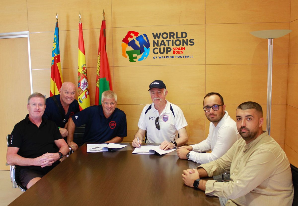 TEAM SPAIN with FIWFA PRESIDENT and the owners of sponsor Desire Properties at the signing of the hosting contract for the WNC 2025. #walkingfootball