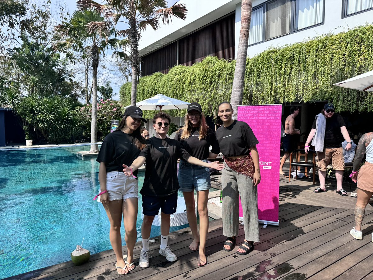 _HerDAO's tweet photo. Find our team during this great week at Solana After Breakpoint in Bali @after_bp 🌴 https://t.co/XGYP8AXBPp