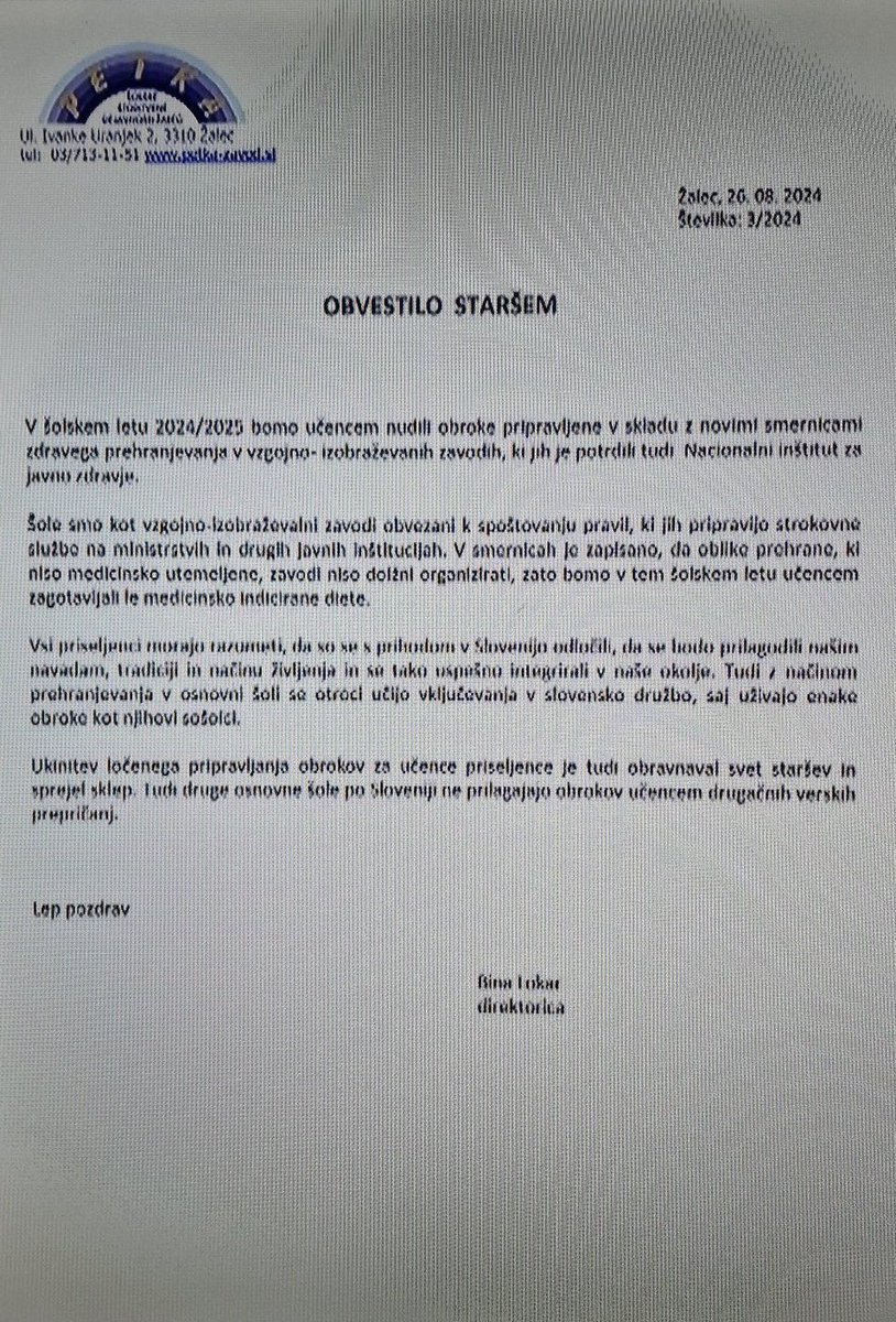 ZmagoPlemeniti's tweet photo. Končno nekdo. Čestitam za odločnost!
Naša država, naša pravila!

Ker je zaslonski posnetek slabše kakovosti, prilagam spodaj prepis dokumenta. ⬇️
- -

OBVESTILO STARŠEM

V šolskem letu 2024/2025 bomo učencem nudili obroke, pripravljene v skladu z novimi smernicami zdravega prehranjevanja v vzgojno-izobraževalnih zavodih, ki jih je potrdil tudi Nacionalni inštitut za javno zdravje.

Šole smo kot vzgojno-izobraževalni zavodi obvezani k spoštovanju pravil, ki jih pripravljajo strokovne službe na ministrstvih in drugih javnih inštitucijah. V smernicah je zapisano, da oblike prehrane, ki niso medicinsko utemeljene, zavodi niso dolžni organizirati, zato bomo v tem šolskem letu učencem zagotavljali le medicinsko indicirane diete.

Vsi priseljenci morajo razumeti, da se s prihodom v Slovenijo odloča, da se bodo prilagodili našim kulturnim in prehranskim običajem, ki so tako uspešno integrirali v našo okolje. Tudi z načelom enakosti se v celoti poskrbi, da so učenci vključevanja v slovensko družbo, saj uživajo enake obroke kot njihovi sošolci.

Ukinitev ločenega pripravljanja obrokov za učence priseljence je tudi obravnaval svet staršev in sprejel sklep. Tudi druge osnovne šole po Sloveniji ne prilagajajo obrokov učencem drugačnih verskih prepričanj.

Lep pozdrav

Bina Lokar
direktorica