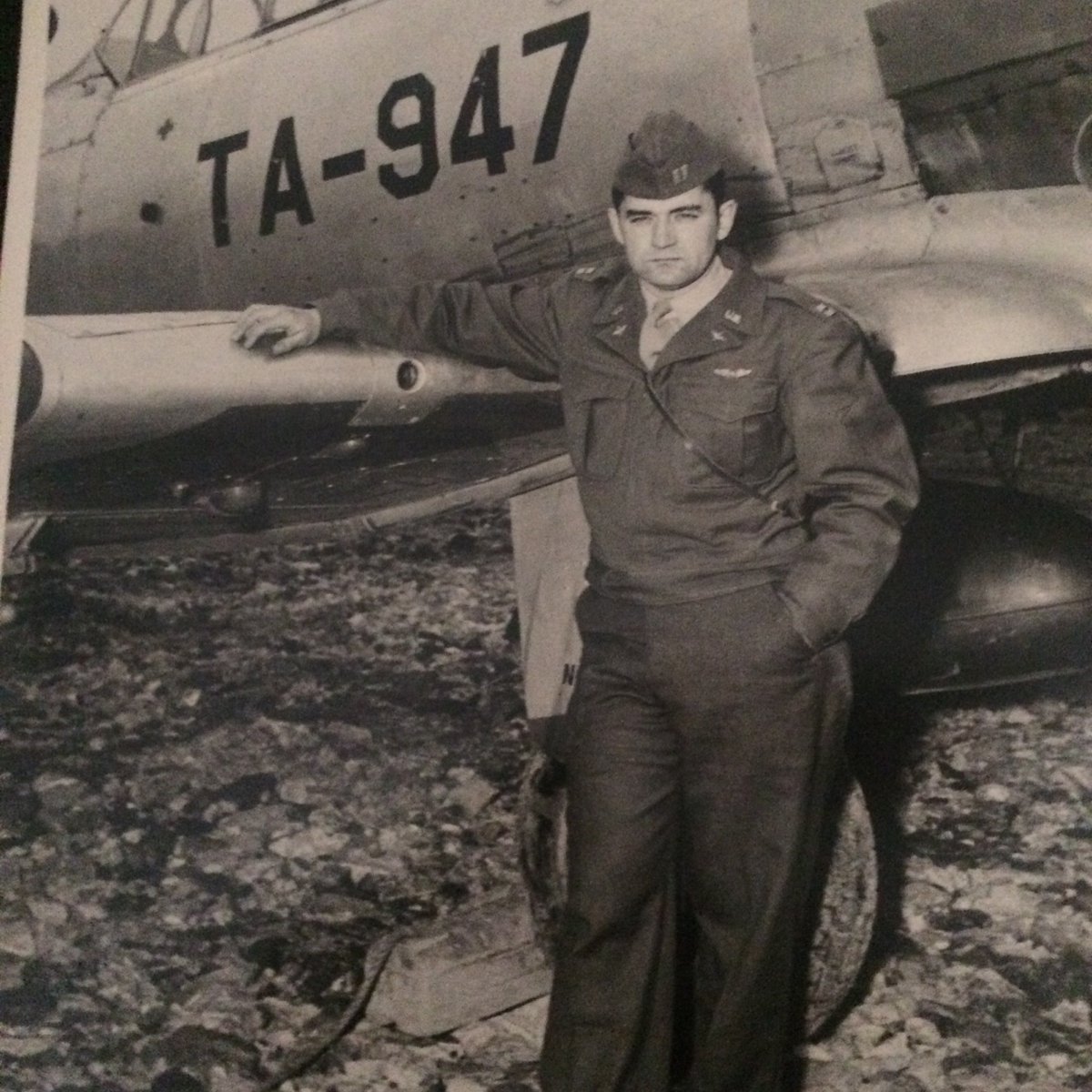 TONDTGR's tweet photo. @NavalInstitute Mosquito Peter with his T-6, Korea, 1950, not forgotten by TT. #6147th #PresidentialUnitCitation https://t.co/T4NPZeeNnO