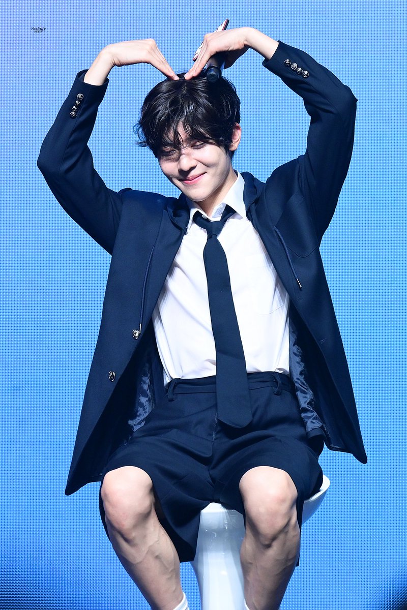 O2SION's tweet image. 시즈니들이 해주는 말 중에서 나를 항상 설레게 하는 말이 있다면?
🌷 춤 잘 춘다. 오래 보자.

시온아 춤 잘 춘다. 노래 잘한다. 랩도 잘한다. 얼굴 잘생겼다. 멋있다. 귀엽다. 센스 있다. 착하다. 사랑많아. 오래 보자 ❤️