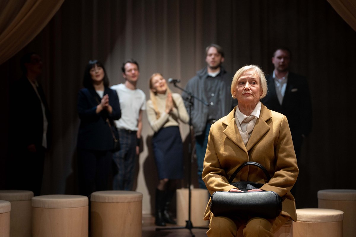 Šobrīd teātrī darbu pie savas lielās zāles debijas izrādes "Rītausma Vakaros" uzsācis režisors Matīss Budovskis. Bet jau šovakar, 24.09., mūsu mazajā zālē <a href="/greatamberlv/">Lielais dzintars</a> viņa režisētā izrāde "Dziesmu svētki"! Neticamā kārtā biļetes vēl pieejamas: bilesuparadize.lv/lv/event/140581