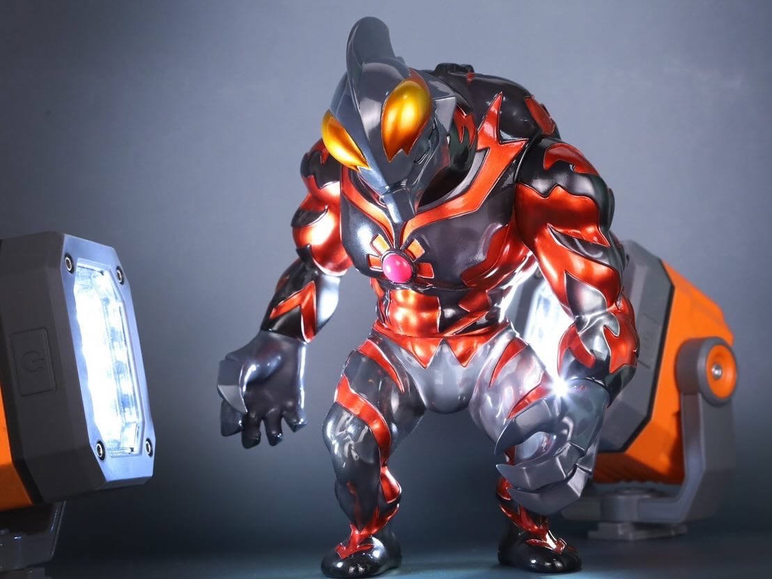 ウルトラマンベリアル ブラッククリア（メタリック塗装） いよいよ10月