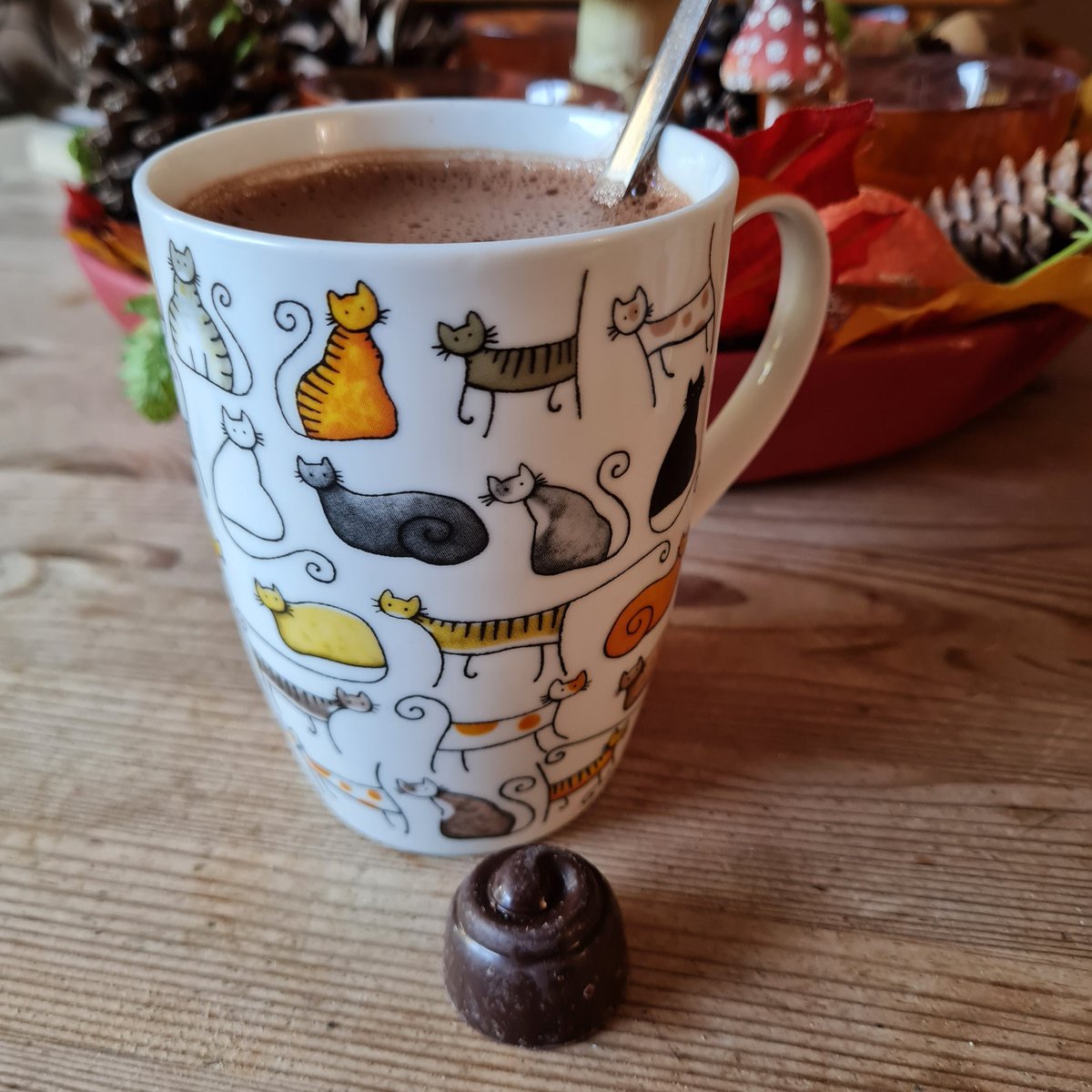 Margreeth0_0's tweet photo. Potver, het is #NationalCoffeeDay! Het eerste kopje is het lekkerst, bij mij met een bonbon. Geniet er extra van vandaag😀 ☕️ #tuesdayvibe #TuesdayMotivation #CoffeeLover #CoffeeTime #CoffeeLady #Caffè #Kaffee #goedbegin #happytimes https://t.co/GvgMbh1fVE