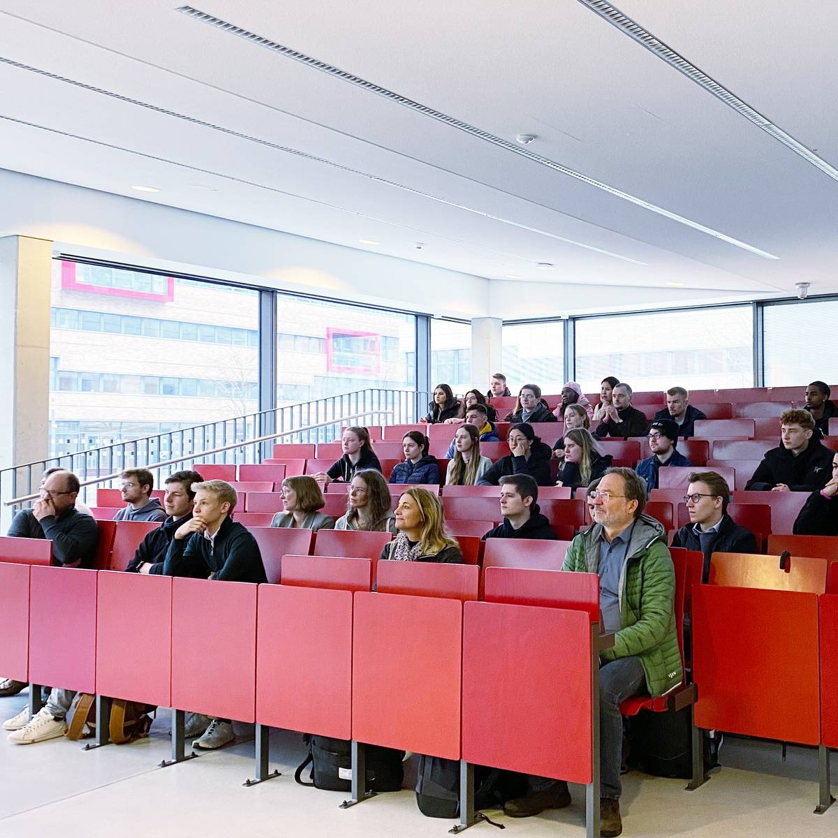 Schnupperstudium in den Ferien dlvr.it/TDcHDT