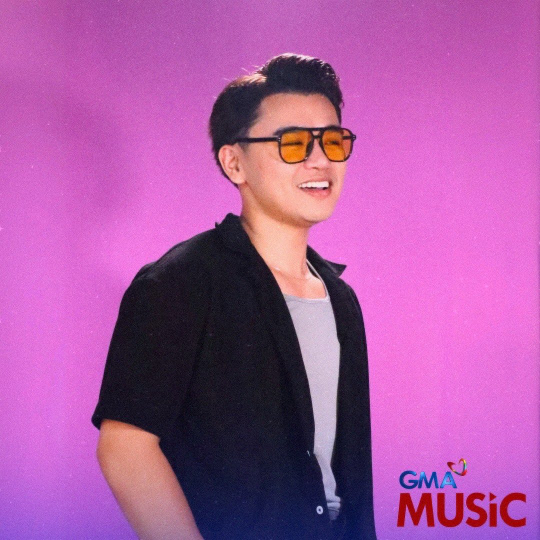 GMAMusic's tweet photo. #TakeMeBackTuesday: Ngiting ‘di mapigilan talaga from Vilmark’s latest photoshoot! 🎶

Salamat mga kapuso for continuously streaming “O Jo” by Vilmark!🤙🏻 #GMAMusic #Vilmark #OJoByVilmark https://t.co/xSpP4n4ljk https://t.co/NtLMdJHnLX