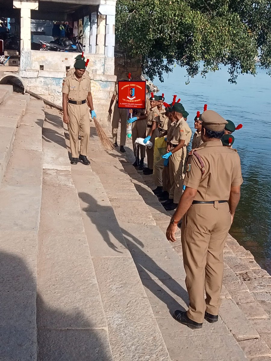 NCCRockfort's tweet photo. #SwachhtaHiSeva2024 ANO &amp; SD NCC cadets of Saint Joseph's College Trichy under 2 Tamilnadu Battalion NCC Tiruchirappalli carried out Shramdaan on ghats of River Kaveri near Srirangam on 24 Sep 2024 as part of Jan Andolan for Swachhata Hi Bhagidhari @NCCDte_TNPAN @Def_PRO_Chennai https://t.co/8uqtGqzdSi