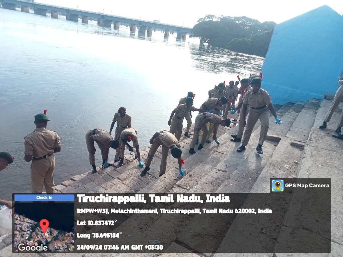 NCCRockfort's tweet photo. #SwachhtaHiSeva2024 ANO &amp; SD NCC cadets of Saint Joseph's College Trichy under 2 Tamilnadu Battalion NCC Tiruchirappalli carried out Shramdaan on ghats of River Kaveri near Srirangam on 24 Sep 2024 as part of Jan Andolan for Swachhata Hi Bhagidhari @NCCDte_TNPAN @Def_PRO_Chennai https://t.co/8uqtGqzdSi