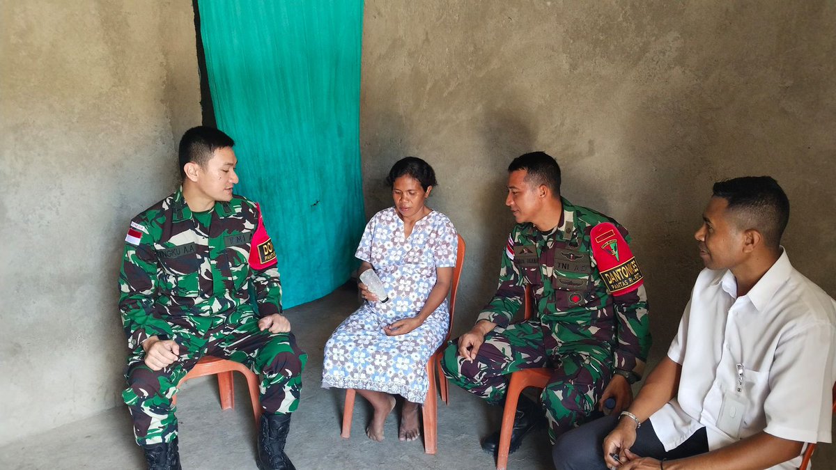 SquadGaruda741's tweet photo. CEGAH TERJADINYA STUNTING SATGAS YONIF 741/GN DISTRIBUSIKAN SUSU IBU HAMIL KE SVD DAN PUSKESMAS DI DAERAH PERBATASAN
DISIPLIN - TANGGUNG JAWAB - SETIA KAWAN
#puspentni
#yonif741
#korem163
#korem161
#kodamixudayana
#tni_angkatan_ darat
#tniprima https://t.co/K6qJiMJ59W