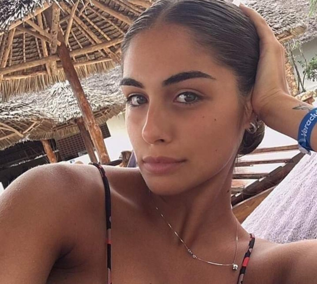 Pericolosa avanzata del patriarcato: la nuova Miss Italia è una ragazza italiana da sempre e con cromosomi xx.
Possibile non ci fosse nessun* lagnos* ragazz* woke-gender in concorso? 
Siamo diventati tutti razzisti e transfobici?
PS. Complimenti a Ofelia. 
Vi vogliamo così!